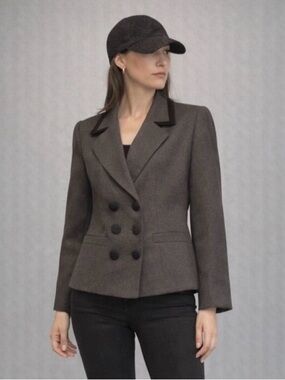 BRAEMAR PETITES Gray Blazer  With Black Velour trim size 6
